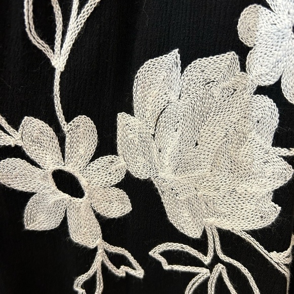 Forgotten Grace / Womand top/ beautiful floral embroidery / XL - Picture 3 of 8